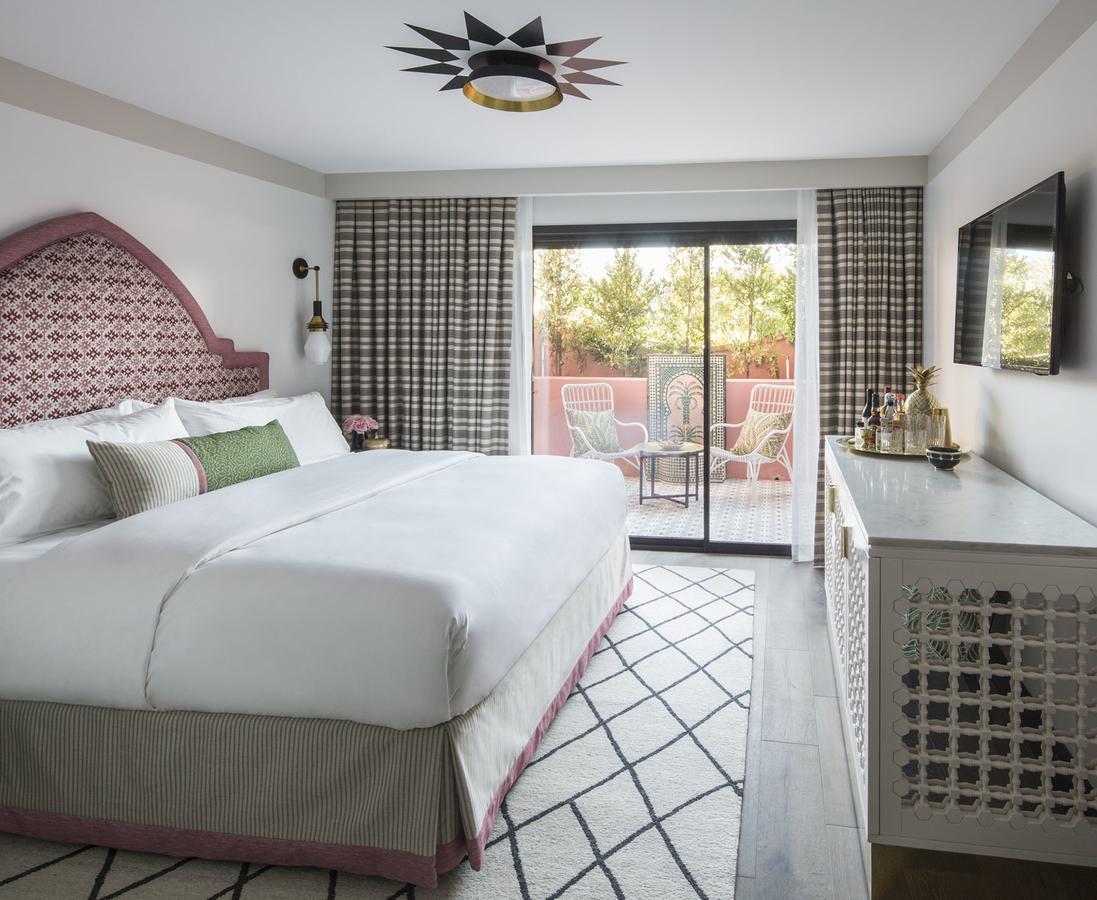 Hotel Sands And